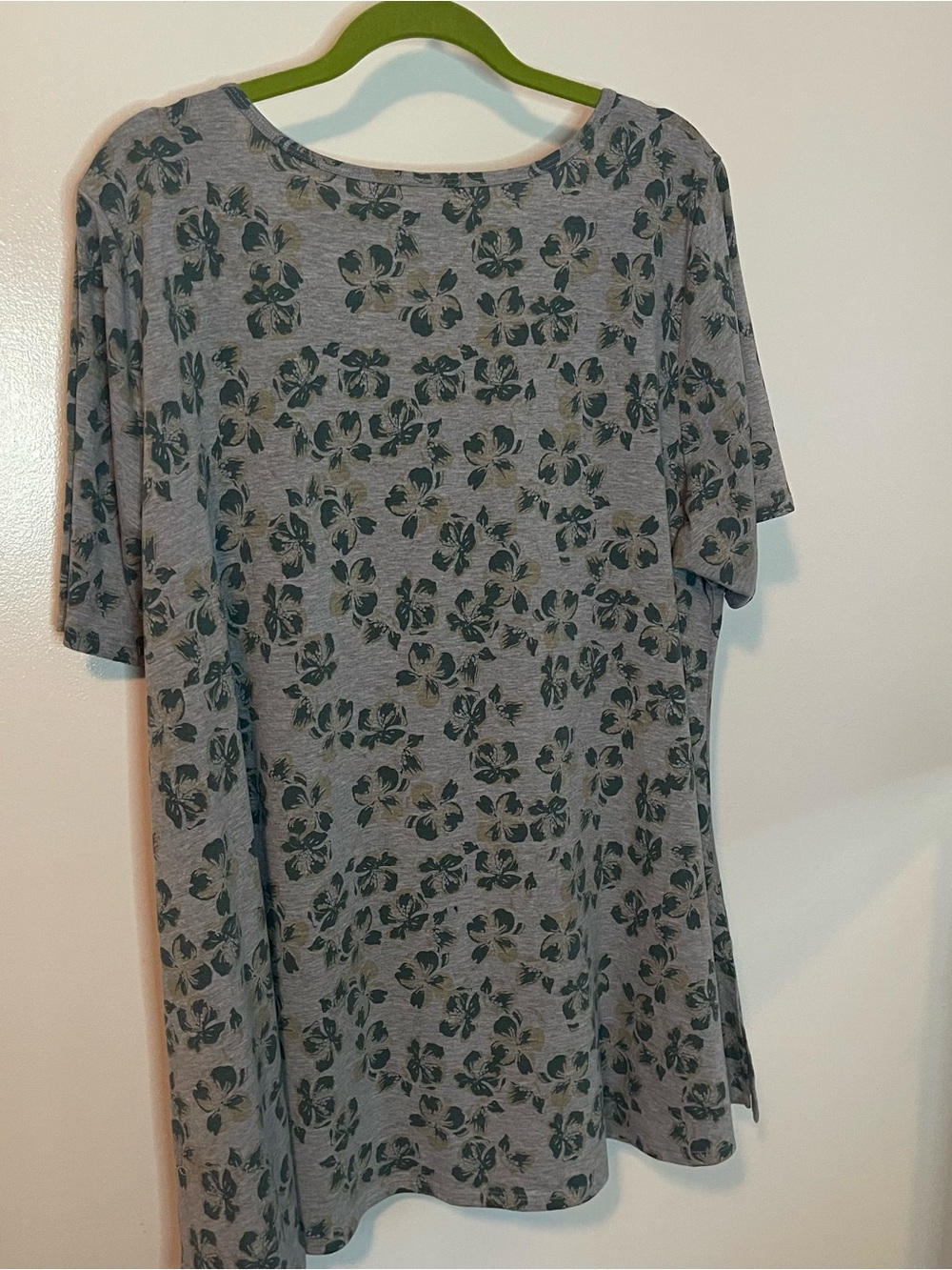 Lularoe 3XL Four Leaf Clover Top #23 - Picture 7 of 7